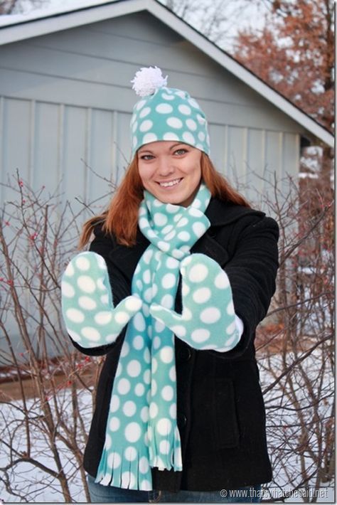 How cute are these mittens, hat scarf? Such a cute #DIY gift idea from @Cheryl {thatswhatchesaid.net} #fabulouslyfestive Fleece Sewing Projects, Fleece Crafts, Fleece Projects, Sewing Hats, Fleece Hats, Sewing Fleece, Fleece Scarf, Polka Dot Scarf, Fleece Hat