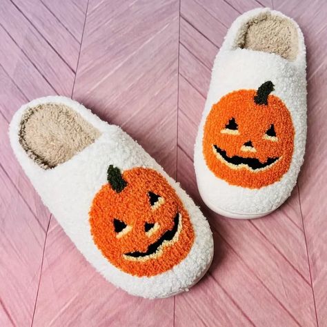 Brand New With Tags Available In Size 5-6, 7-8, 9-10 Us Women’s Sizing We Recommend Sizing Up For Extra Comfort! Pumpkin Slippers, Labu Halloween, Couple Style, Shoes Boots Ankle, Slippers Cozy, Halloween Event, Fancy Dresses Party, Halloween Celebration, Pumpkin Design