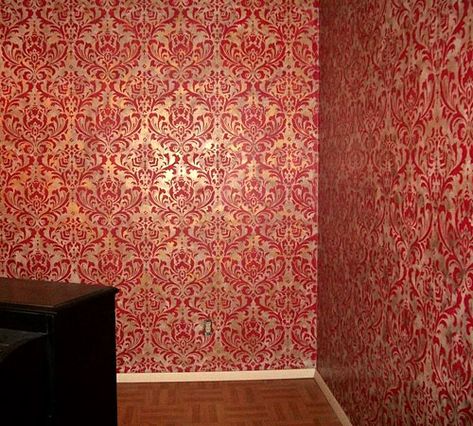 Stencilled Walls, Sponge Painting Walls, Stencils Design, Red Accent Wall, Latest Wallpaper Designs, Wallpaper Design For Bedroom, Beautiful Bedroom Colors, Damask Decor, Textured Wall Panels