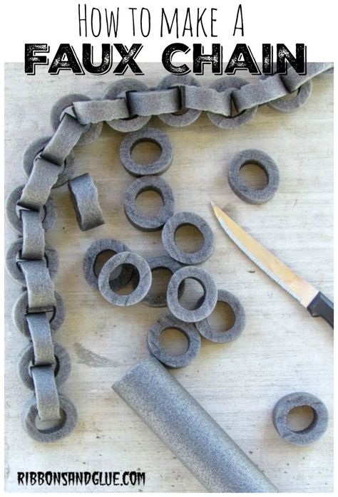 How to make Faux chains out of pipe insulation. Perfect for Halloween! Zombie Room Decor, Pirate Backdrop, Camper Halloween, Tropisk Fest, Camping Decorations, Diy Halloween Dekoration, Halloween Maze, Halloween 23, Medieval Party