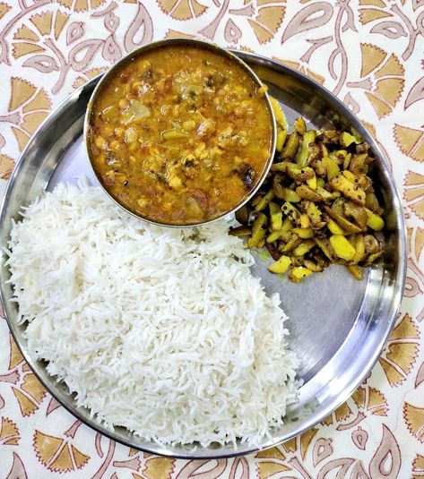 Dal Chawal Indian, Dal Chawal Snapchat, Indian Food Photography, Breakfast Recipes Indian, K Food, Indian Street, Recipes Indian, Delicacy Food, Indian Street Food