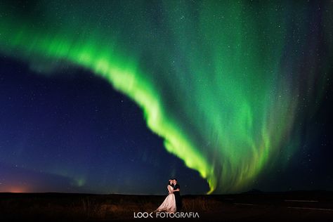 Wedding Photographer Iceland, Northern Lights Wedding, Aurora Borealis Iceland Wedding Photographer, Look Fotografia Northern Lights Wedding, Iceland Northern Lights, Iceland Photos, Iceland Wedding, Creative Wedding Photo, Lights Wedding, Ibiza Spain, Wedding Sparklers, Sky Full Of Stars