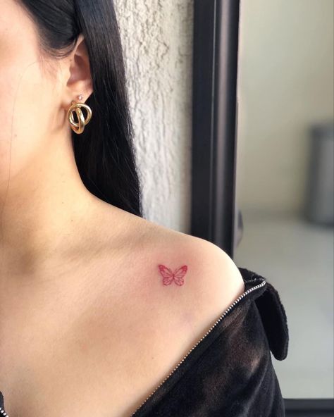 Bow Tattoo Shoulder, Tattoos For Girlfriend, Tiny Tattoos For Women, Butterfly Tattoo On Shoulder, Tato Minimal, Minimal Tattoos, Small Pretty Tattoos, Petite Tattoos, Watercolor Tattoos