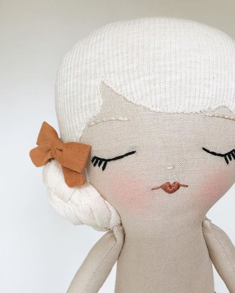 Diy Rag Dolls, Felt Yarn, Baby Stuffed Animals, Sock Dolls, Doll Plushies, Cloth Dolls Handmade, Heirloom Doll, Rag Dolls Handmade, Tiny Dolls