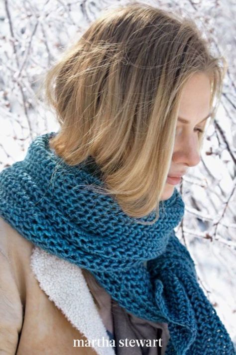 This straightforward knitting pattern is ideal for beginner and intermediate knitters. It makes for a great gift during the holiday season. #marthastewart #crafts #hobby #knitting #diyideas Knitted Scarves, Simple Scarf, Creative Knitting, Diy Scarf, Knitted Wit, Scarf Knitting Patterns, Cowl Scarf, Wool Shawl, Patterned Scarves