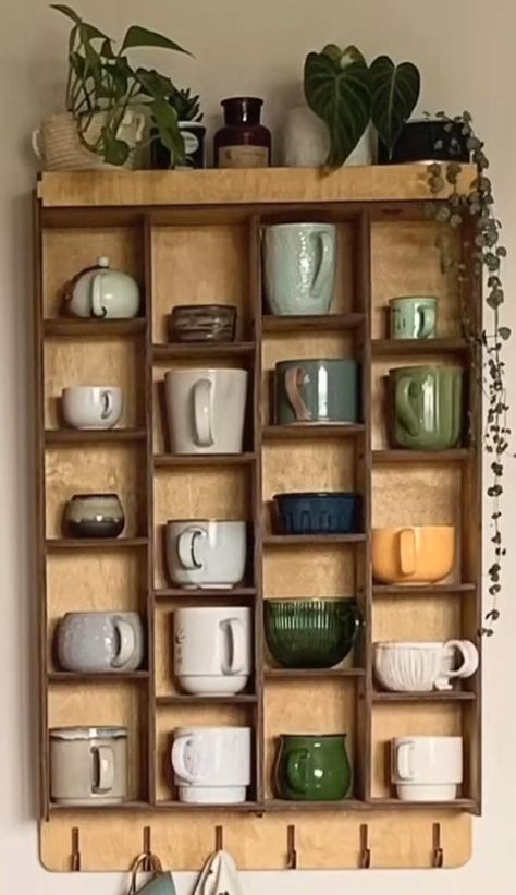 Mug Storage, Studio Apt, Home Coffee Bar, Tea Bar, Mug Rack, Espresso Machines, Clay Ideas, Espresso Cups, Home Room Design