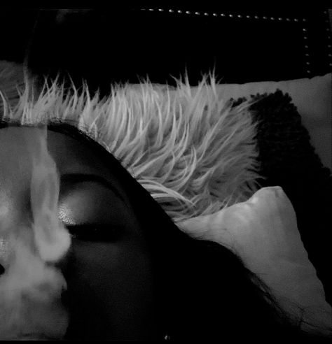 Pfp Smoker, Pretty Girl Pfp, Girl Pfp, Black And White, White, Black