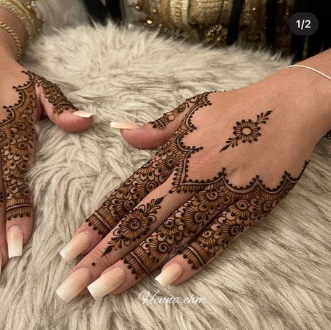 Henne Tattoo, Jagua Henna, Henna Designs Wrist, Finger Henna Designs, Henna Tattoo Designs Hand, Latest Henna Designs, Tattoo Henna, Very Simple Mehndi Designs, Pretty Henna Designs