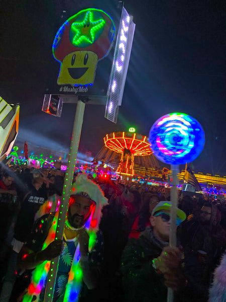 Totem Rave Ideas, Totem Poles Rave Music Festivals, Rave Totem Pole, Rave Totem Ideas, Rave Totems, Rave Totem, Totem Ideas, Rave Braids, Diy Totem