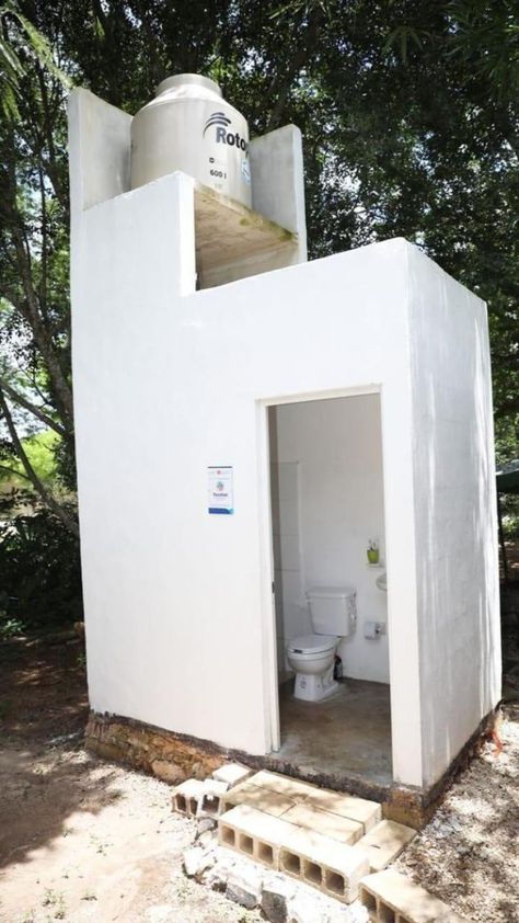 Cute Outhouse Ideas, Backyard Restroom, Semi Outdoor Bathroom, Outside Toilet Ideas, Outdoor Restroom Ideas, Outside Restroom, Outdoor Toilet And Shower Ideas, Outdoor Toilet Ideas, Modern Outhouse