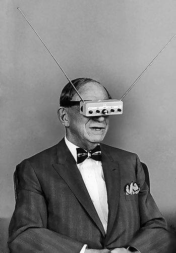 Explore x-ray delta one's photos on Flickr. x-ray delta one has uploaded 13573 photos to Flickr. Weird Inventions, Futurisme Retro, Google Glass, Fotografi Vintage, 웃긴 사진, Retro Futurism, Dieselpunk, Old Man, Vintage Photographs