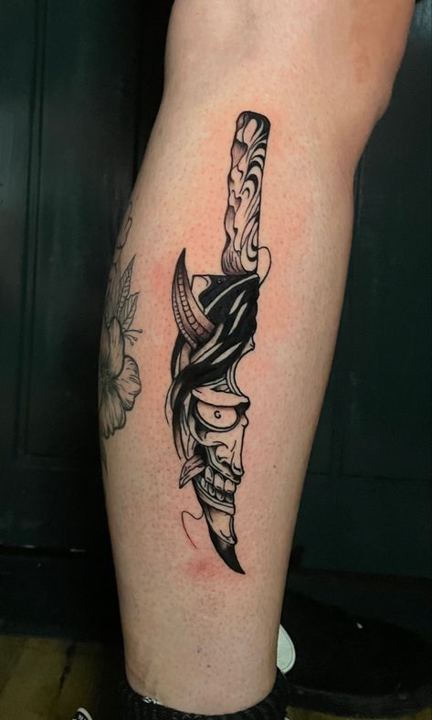 Japanese Dagger Tattoo, Japanese Knife Tattoo, Knife Tattoo, Dagger Tattoo, Japanese Knife, Tat Ideas, Tatting, Tattoos