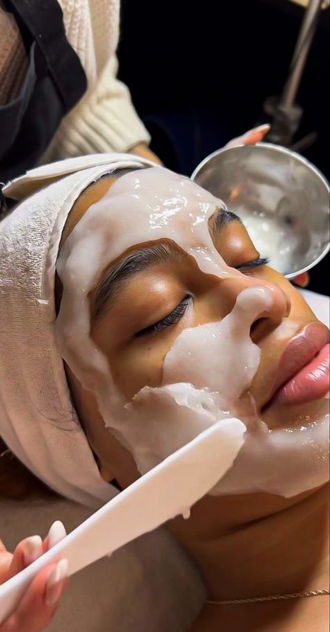 Esthetician Inspiration, Esthetician School, Vision Bored, Esthetician Marketing, Beauty Entrepreneur, Esthetician Room, Facial Aesthetics, Beauty Therapy, Pretty Skin Care