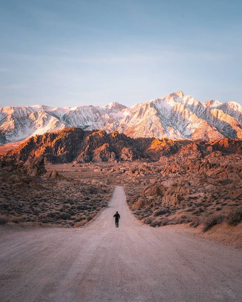 derek liang | california on Instagram: “// alabama hills — it was a long day yesterday, from waking up shortly after midnight to drive out to lone pine to catch the sunrise. it…” Lone Pine California, Eastern Sierras, Alabama Hills, California Travel Guide, Chilly Morning, Lone Pine, Places In Europe, Global Travel, Jeremy Scott