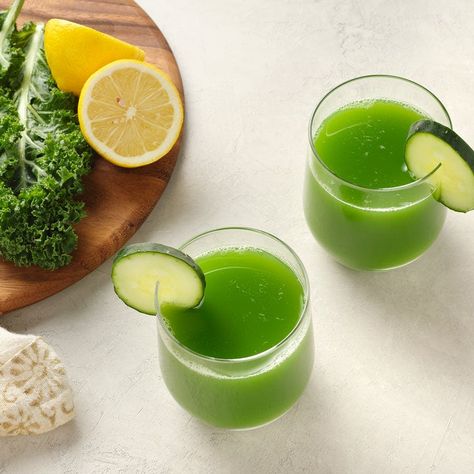 Cucumber Green Juice with Apple, Kale & Lemon | Goodnature Summer Juice Recipes, Cucumber Health Benefits, Summer Juice, Cucumber Benefits, Healthy Energy Drinks, Cucumber Juice, Strawberry Juice, Feel Good Food, Juice Recipe