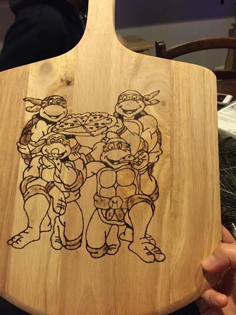 Pizza Paddle Ideas, Tmnt Pizza, Pizza Paddle, Wood Pizza, Tattoo Convention, Laser Engraved Ideas, Wood Burning Crafts, Board Ideas, Pyrography