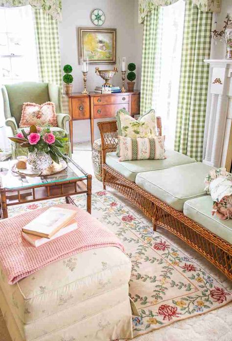 What Is Grandmillennial Style? Plus Decor Ideas You Can Try Grandmillenial Style Interiors, Decorate With Green, Grandmillennial Home, Estilo Cottage, Granny Chic Decor, Grandmillenial Style, Grandmillennial Style, Grand Millennial Style, Cottage Living Rooms