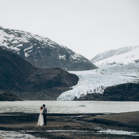 glaciers + love Elopements in Alaska are pure magic ✨ Brandon and I had an amazing journey living in Alaska and documenting M + Z’s elopement This sweet young couple was so laid back, we had a lovely evening hiking through the forest to the glacier where they exchanged their vows. Walking down the rocky beach we could hear the terns and waterfall rushing through the snow capped mountain. Even though it was almost summer, there were still chunks of ice in the water and snow on the groun... Alaska Beach, Rocky Beach, Snow Caps, Living In Alaska, Young Couple, Alaska, Rocky, Elopement, Hiking