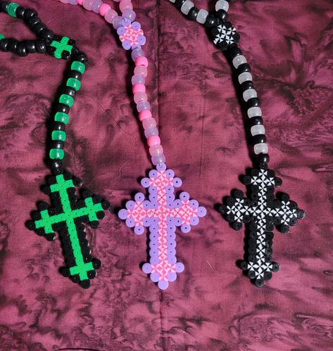 Peeler Bead Bracelet Ideas, My Hero Perler Beads, Peer Bead Patterns, Cute Kandi Singles, Monster Energy Perler Beads, Kandi Rosary, Cross Perler Bead Patterns, Junji Ito Perler Beads, Small Perler Bead Pattern