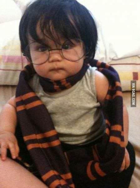 Is it wrong to want my kid to look like this?! Sooo cute!! Baby Harry Potter, Harry Potter Funny Pictures, Theme Harry Potter, Harry Potter Baby, Baby Swag, Harry Potter Obsession, Harry Potter 3, Harry Potter Funny, My Chemical Romance