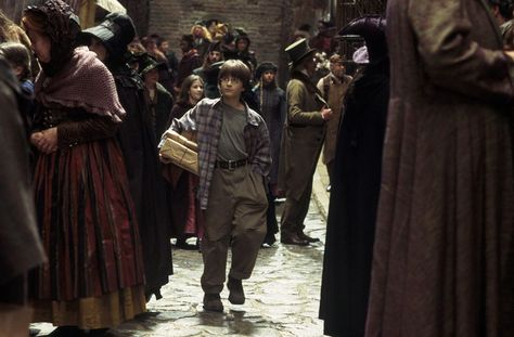 "Welcome, Harry, to Diagon Alley." - Hagrid  What's first on the shopping list? Harry Potter Diagon Alley, Film Harry Potter, Harry Potter Voldemort, Film Netflix, Philosophers Stone, Buku Harry Potter, The Sorcerer's Stone, Harry Potter Gif, Diagon Alley