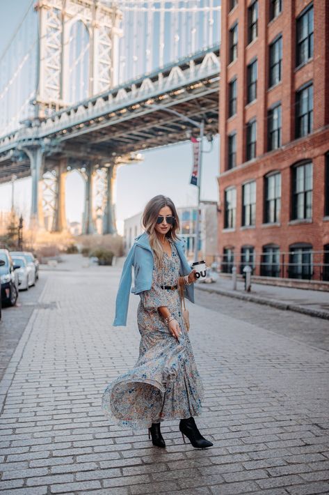 https://pardonmuah.com/floral-maxi-dress-and-a-color-im-incorporating-for-spring/ Floral Dress Outfits, Look Boho Chic, Look Adidas, Skandinavian Fashion, Maxi Dress Outfit, Maxi Dresses Fall, Populaire Outfits, Boho Chic Outfits, Looks Street Style