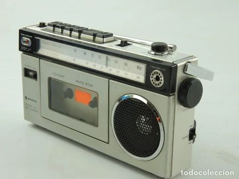 Old radios: VINTAGE RADIO TRANSISTOR CASSETTE RECORDER SANYO M1700F - Foto 5 - 159147822 Old Tape Recorder, Australian Childhood, Transistor Radio Vintage, Radio Vintage, Japanese Motorcycle, Vintage Radios, New Technology Gadgets, Cassette Recorder, Pricing Guide