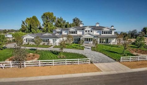 Kylie Jenner New House, Kylie Jenner House, Big Mansions, Jenner House, Mexico House, Cape Cod Style, Hidden Hills, Rich Home, Architecture Model Making