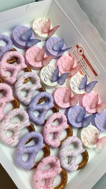 Butterfly Baby Shower Cake, Butterfly Baby Shower Decorations, Bos Baby, Butterfly Themed Birthday Party, Butterfly Theme Party, Butterfly Baby Shower Theme, Fairy Baby Showers, Baby Shower Treats, Baby Shower Theme Decorations