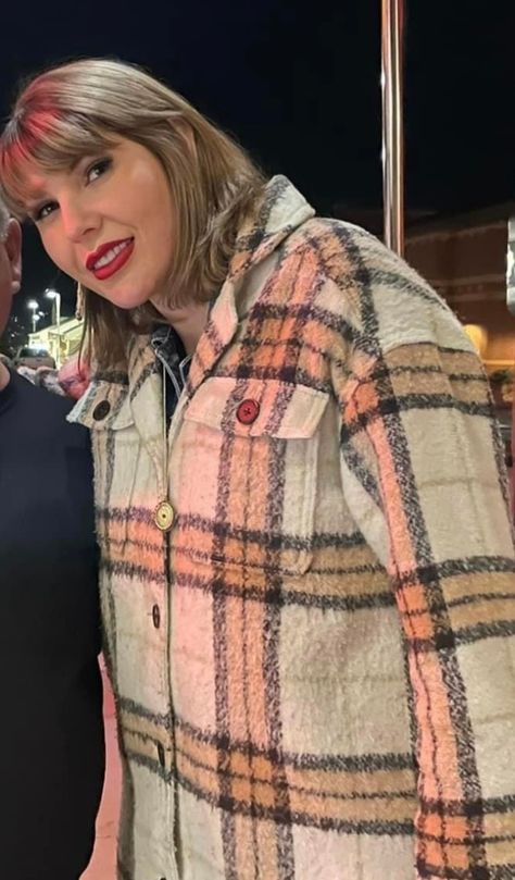 Taylor Swift Look Alike, Ashley Taylor, Look Alike, Singer Songwriter, Songwriting, Taylor Swift, Swift, That Look, Social Media