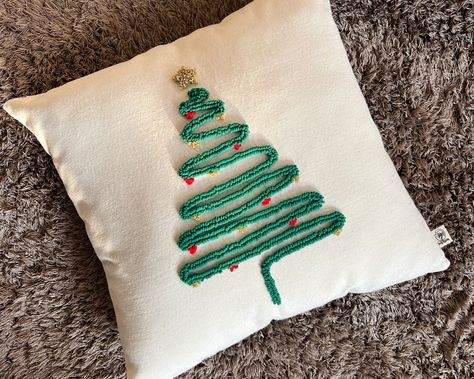 Christmas Punch Needle, Punch Needle Cushion, Pillow Cozy, Needle Cushion, Xmas Pillows, Cushion Embroidery, Winter Pillows, Christmas Punch, Christmas Cushion