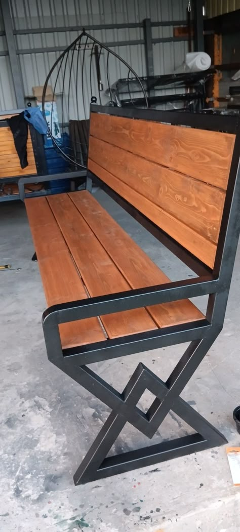 Metal Welded Furniture, Iron Wood Furniture, Steel Artwork, Iron Furniture Design, Welded Furniture, Window Grill Design, Welding And Fabrication, Diy Welding, Metal Furniture Design