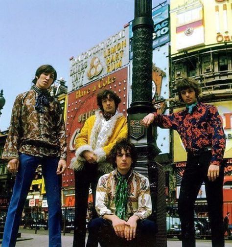 Pink Floyd, 1960s. Pink Floyd 70s, Pink Floyd Fashion, 70s Rockstar, Pink Floyd Art, Nick Mason, The Moody Blues, Richard Williams, Comfortably Numb, Crazy Diamond