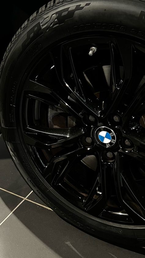 Bmw Aesthetic, Black Bmw, Serie Bmw, Bmw Girl, Dream Cars Bmw, Biker Aesthetic, Bmw Love, Pretty Cars, Bmw M4