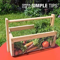 Shopping in the Garden: DIY Garden Tote | Garden Club Garden Trug, Diy Lawn, Harvest Basket, Garden Basket, Diy Art Projects, Outdoor Diy, Diy Renovation, Garden Club, Home Diy Projects