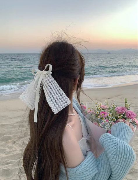 Korean Photo, Fotografi Vintage, Bow Women, 사진 촬영 포즈, Bow Hair Clip, Wedding Hair Clips, Wedding Bows, Lace Hair, Foto Ideas Instagram