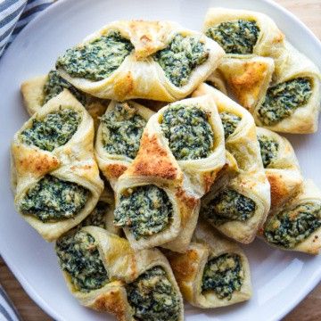 Spinach Puff Pastry - Cook Fast, Eat Well Lunch Ideas Large Group, Spinach Dip Puff Pastry, Spinach Puffs, Spinach Puff Pastry, Spinach Puff, Pastry Ideas, Puff Pastry Filling, Pastry Cook, Cheese Puff Pastry