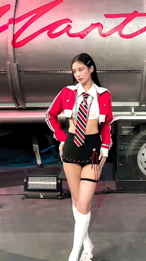 Kpop Costume, Cristiano Jr, K Fashion, Jennie Kim Blackpink, Poses For Photos, Jennie Lisa, Jennie Kim, Blackpink Photos, Cute Celebrities