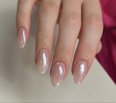 White Shimmer Acrylic Nails, Short Clean Gel Nails, Nails Tiktok Trends, Simple Formal Nails Classy, Simple Nails For Tan Skin, Natural Nails With Shimmer, Natural Nails Pearl, Shimmer Natural Nails, Minimal Silver Nails