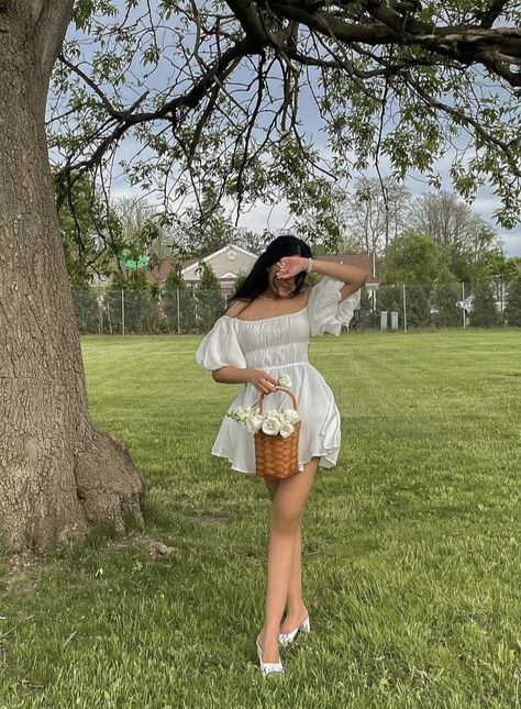 A girl holding a basket of flowers wearing a white mini dress. White Cottage Core Dress, Sundress Aesthetic, Disney Poses, Cottage Core Dresses, Modest Girly Outfits, Flowy Sundress, Cute Photo Poses, Photos For Instagram, Cute Pose