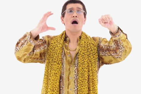 These Are YouTube's Top 10 Most Viral Videos of 2016 Pen Pineapple Apple Pen, Pineapple Pen, Apple Pen, Gangnam Style, World Of Tanks, Hottest 100, Trending Videos, Guinness, Viral Videos