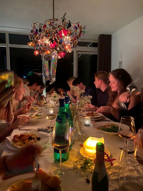 Birthday Dinner Astethic, Dinner With Friends Aesthetic, Birthday Dinner At Home, Birthday Dinner Aesthetic, Bday Sleepover, Friendgroup Aesthetic, Bday Plans, 18th Party, Life Romanticized