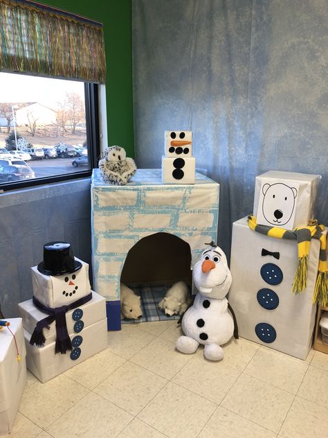 Winter Decor Preschool, Winter Preschool Decorations, Preschool Igloo Dramatic Play, Snowman Dramatic Play Preschool, Artic Animals Dramatic Play, Igloo Dramatic Play Preschool, Winter Pretend Play, Winter Theme Preschool Dramatic Play, Arctic Dramatic Play Preschool