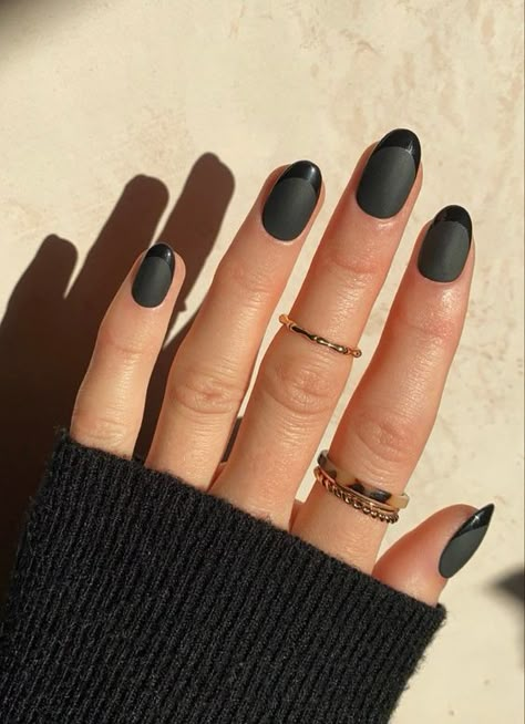 Top Fall Nail Colors: Inspiring 16 Ideas for Black Nails - women-club.online Nail Length And Shape, Nails Long Almond, Black Gel Nails, 2023 Vibes, Chic Nail Designs, Long Almond, Matte Black Nails, Custom Press On Nails, Shiny Nails