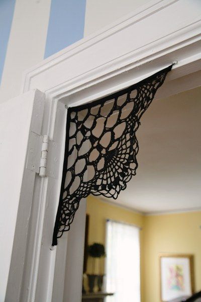 How To Crochet Cobwebs, Crochet Spider Web Corner, Spider Web Garland Crochet, Crochet Cobweb Garland, Crochet Office, Crochet Spider Web Doily, Halloween Doily, Witches Lair, Wings Tutorial