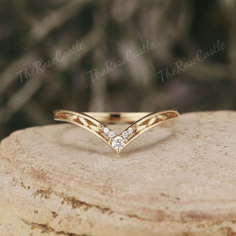 Moissanite Wedding Band Solid Gold Nature Inspired Moissanite Stacking Ring Custom Ring Curved Wedding Ring Personalized Gifts For Women ITEM DETAILS ●Available in yellow, white or rose solid 10k, 14k or 18k gold. This ring can be made in Platinum. ❀❀Wedding band  Stone: Moissanite Shape: Round shape Weight: about 0.051ct Band width around 1.3mm Visit my shop for more jewelry: https://www.etsy.com/shop/TheRoseCastle if you would like to customize your unique ring, you may contact us about your i Gold Vintage Wedding Band, Hexagon Wedding Band, Gold Curved Wedding Band, Nature Inspired Wedding Bands, Nature Wedding Band, Solitaire Ring Designs, Curved Wedding Ring, Personalized Gifts For Women, Wedding Bands For Women