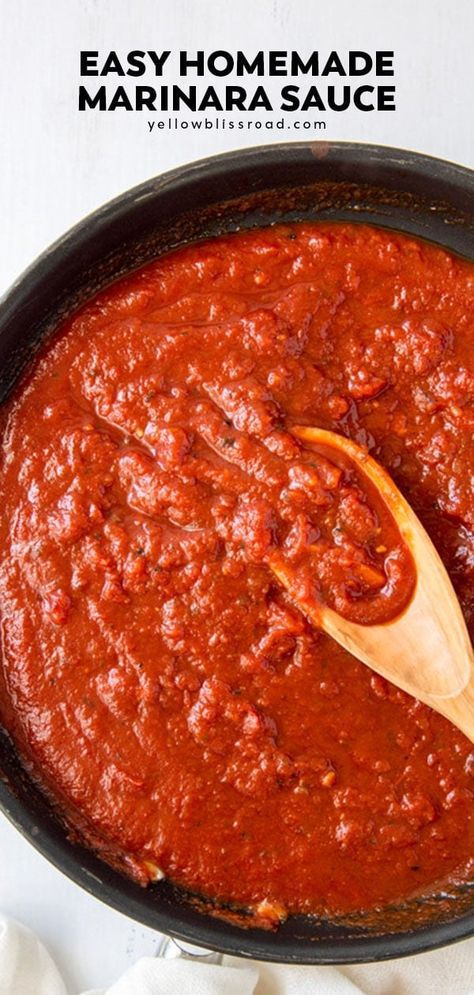 Homemade Marinara Sauce Simple Marinara Sauce, Bake Pasta, Homemade Marinara Sauce, Marinara Recipe, Caramelized Bacon, Marinara Sauce Recipe, Easy Tomato Sauce, Pasta Sauce Homemade, Pasta Meals