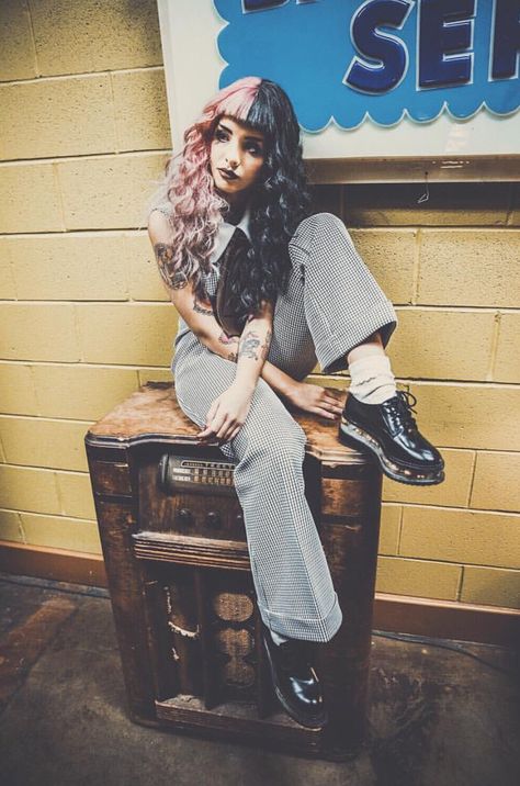 Melanie Martinez Melanie Martinez Style, Melanie Martinez Outfits, Pastel Goth Aesthetic, The Wombats, Oversized Pants, Goth Aesthetic, Pastel Goth, Melanie Martinez, Adele