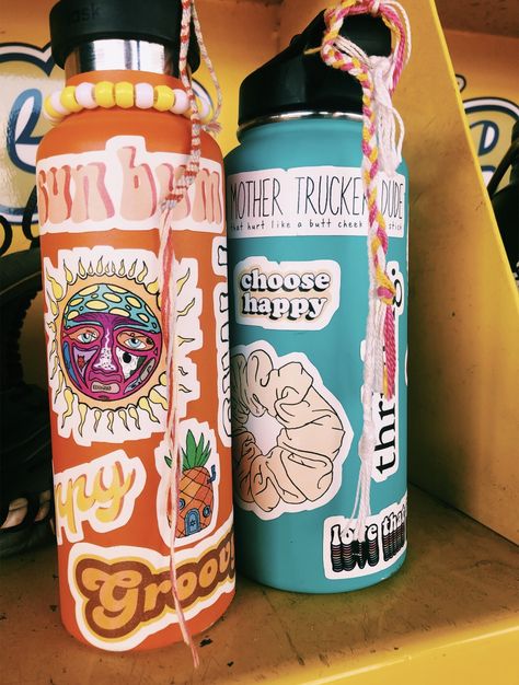 Hydroflask With Stickers Aesthetic, Water Bottle Stickers Hydro Flask, Hydro Flask Stickers Ideas, Preppy Bottle, Aesthetic Hydro Flask, Hydro Flask Aesthetic, Stickers On Water Bottles, Vsco Hydro Flask, Water Bottles With Stickers