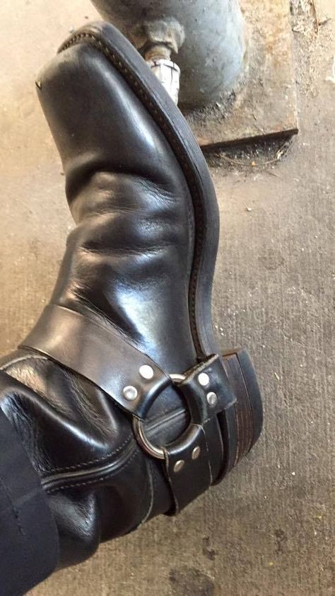 Gothic Cowboy, Harness Boots Men, Biker Boots Outfit, Cowboy Boots Men, Mens Biker Boots, Black Biker Boots, Fit Board, Cliff Burton, Boots Outfit Men